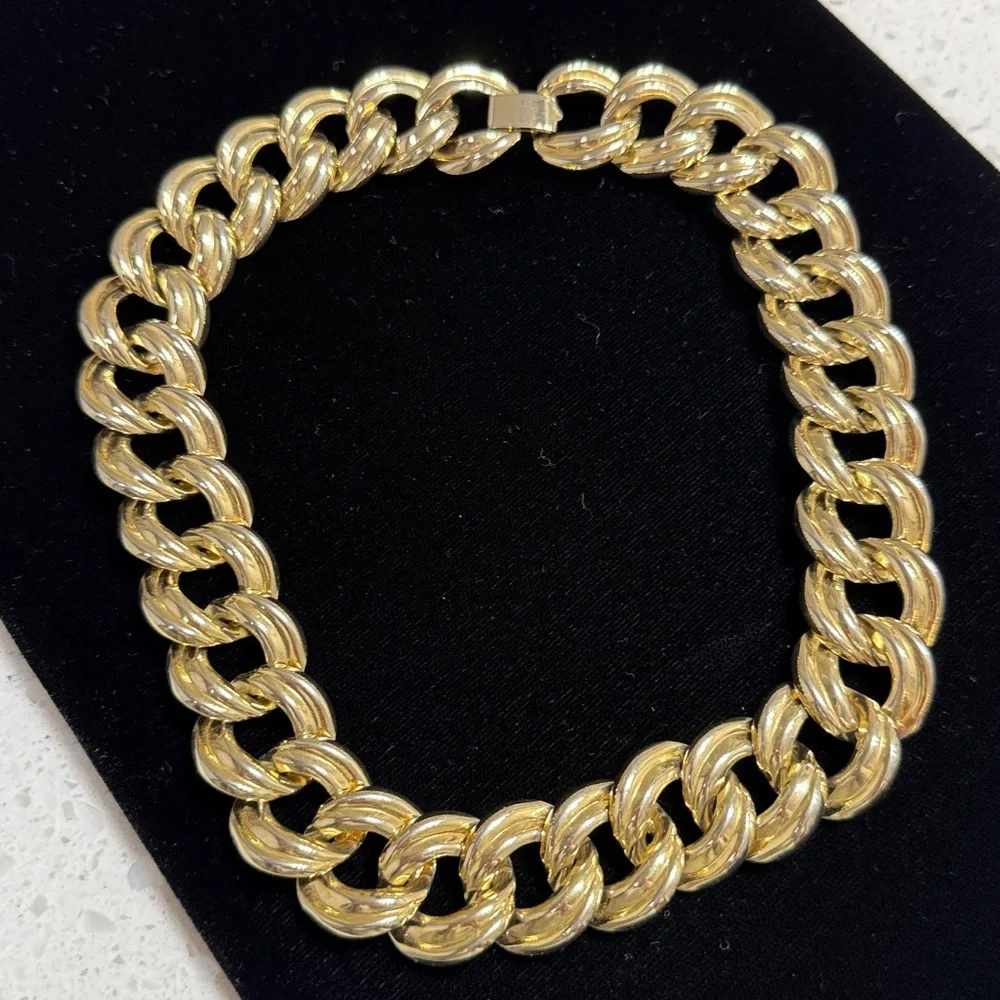 Elegant Goldtone Chain link Necklace 17” choker‎ stylish accessory neutral glam